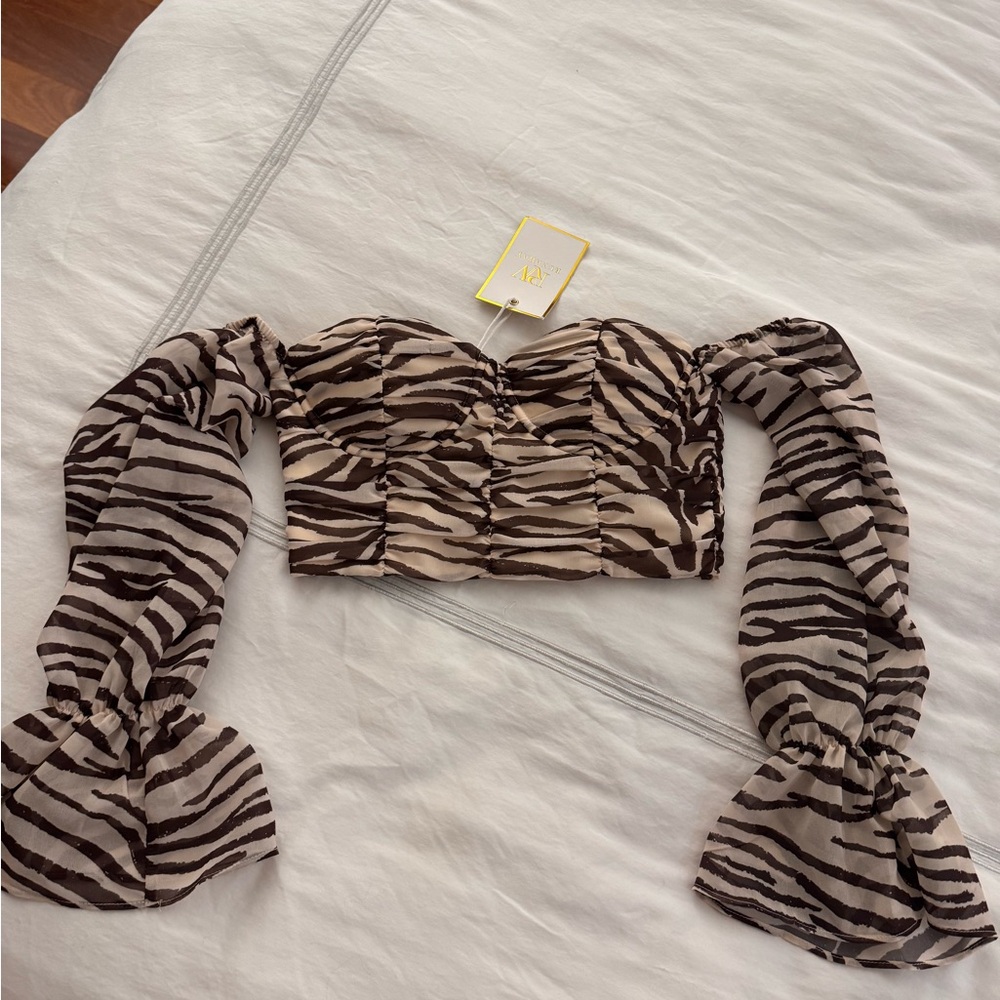 Runaway the label zahara top